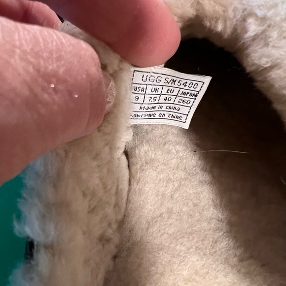 UGG Black and Cream Mules with Cozy Lining - Picture 6 of 6